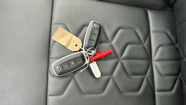 Nissan Qashqai 1.3 DiG-T MH Tekna 5dr Petrol Hatchback